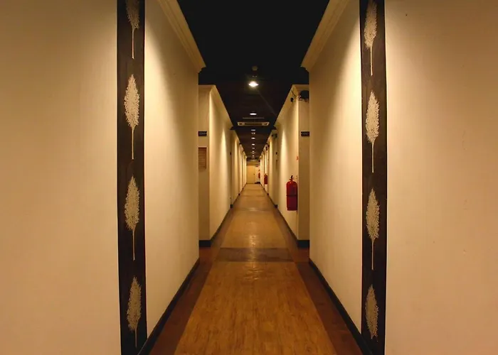 Switz Paradise Hotel - 5 Minute Walk To Centre Point And 10 Minute Walk To Waterfront-
