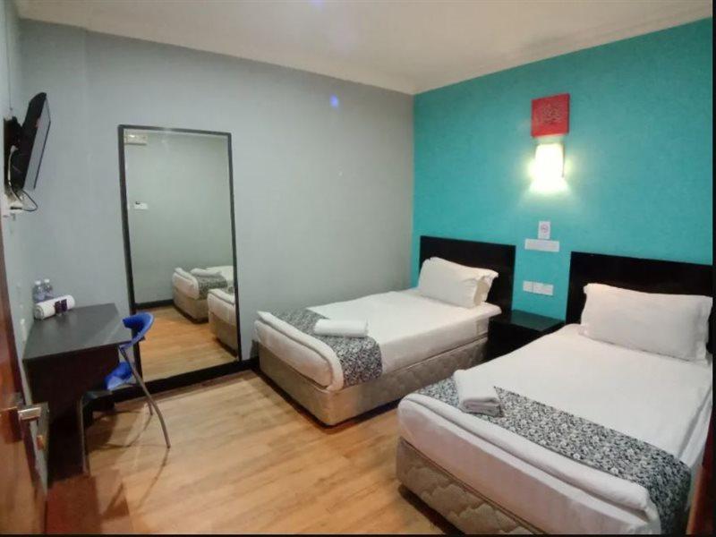 Hotel Switz Paradise - 5 Minute Walk To Centre Point And 10 Minute Walk To Waterfront- 2*