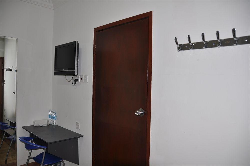 Hotel Switz Paradise - 5 Minute Walk To Centre Point And 10 Minute Walk To Waterfront- 2*